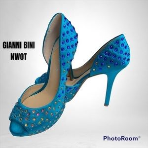 COPY - 🦋NWOT TEAL STUDDED HEELS🦋🦋